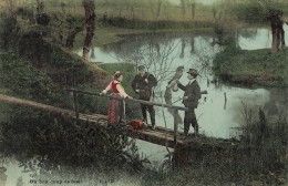 FANTAISIES - Une Femme Avec Des Chasseurs Dans Les Bois - Un Bon Coup De Fusil - Colorisé - Carte Postale Ancienne - Frauen