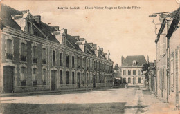 FRANCE - Lorris - Place Victor Hugo Et Ecole De Filles - Carte Postale Ancienne - Autres & Non Classés