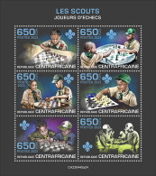 Central Africa  2023 Scouts Playing Chess. (445a24) OFFICIAL ISSUE - Echecs