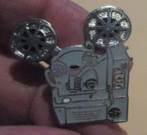 SP D&M Pin's Pins / Beau Et Rare / CINEMA / PROJECTEUR FILM PELLICULE ARGENTIQUE  Pin's DEMONS & MERVEILLES ETAT NEUF - Filmmanie