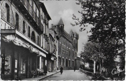 Rabastens Rue De La Promenade Et Terrasse D'un Café - Rabastens