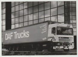 Persfoto: DAF Trucks Eindhoven (NL) DAF 95 380 ATI Space Cab 1988 - Camions