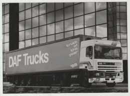 Persfoto: DAF Trucks Eindhoven (NL) DAF 95 380 ATI Space Cab 1988 - Trucks