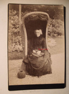 Photo 1880's Mme Wallut Tirage Vintage Print Albumen Albuminé Photographe Femme Tricoteuse Tricot - Geïdentificeerde Personen