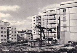 Cartolina Ragusa - Un Aspetto Della Città Nuova Con Pompa Per Il Petrolio - Ragusa