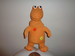 L'Ile Aux Enfants -. Casimir.30 Cm S    étiquette Canal J Chatillon En V  France   1975 - Cuddly Toys