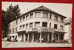 CPSM Petit Format - Giromagny -(Terr. De Belfort) - Hôtel Du Soleil (Voiture Ancienne , Citroën Traction ) - Giromagny