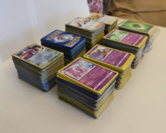 Lotto 100 Carte Pokemon In ITALIANO + 5 Carte HOLO + 5 Carte REVERSE HOLO - Lots & Collections