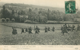 80)  PICQUIGNY  -  L' Infanterie Se Porte Sur Une Crête Prés De Pecquigny - Picquigny