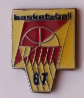 A137 Pin's Basket Ball BASKET 67 ALSACE  Achat Immédiat Immédiat - Pallacanestro