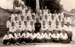 EISENSTADT : GROUP Of STUDENT GIRLS ? / GROUPE D'ÉTUDIANTES ? - CARTE VRAIE PHOTO / REAL PHOTO ~ 1920 - '925 (am905) - Eisenstadt