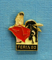 1 PIN'S /  ** FÉRIA '92 ** . (Barillet) - Stierkampf