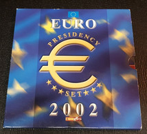 BELGIQUE PRESIDENSY SET 2002 ESPAGNE/DANEMARK CONTIENT 12 PIECES DE 1 EURO UNC 2 MEDAILLES ET 1 CD IMAGES EUROPE - Belgique