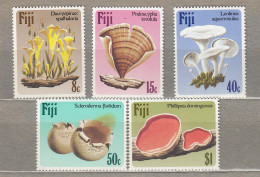 FIJI Mushrooms 1984 MNH(**) Mi 494-498  #34292 - Fidji (1970-...)