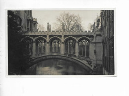 CAMBRIDGE. BRIDGE AT ST. JOHNS. / PHOTO POSTCARD. - Cambridge