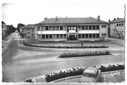 TRUN - La Place De L'Hôtel De Ville - Trun