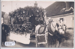 CARTE-PHOTO- CAVALCADE- UN BEAU CHAR- VOIR ARMOIRIES- OU ? - A Identifier