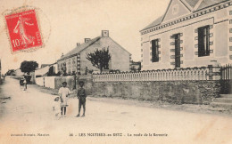 Les Moutiers En Retz * La Route De La Bernerie * Villageois - Les Moutiers-en-Retz