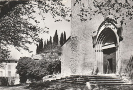 CPSM 84 MALAUCENE L'EGLISE ET LE CALVAIRE PEUGEOT 203 - Malaucene