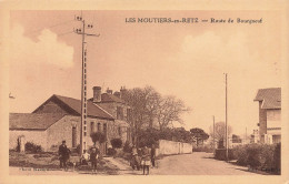 Les Moutiers En Retz * Route De Bourgneuf En Retz * Enfants Villageois - Les Moutiers-en-Retz