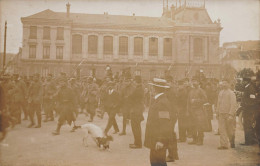 Belfort * Carte Photo * Passage De 500 Prisonniers Allemands Dans Une Rue De La Ville * Ww1 Guerre 14/18 War - Belfort - Ville