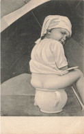 FANTAISIE - Bébé - Un Bébé Avec Parapluie - Vu De Dos Sur Un Pot - Carte Postale Ancienne - Bébés