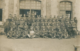 CPA PHOTO - Régiment à LISIEUX - La 10 ème Compagnie ( Il Me Semble ! ) - Guerra 1914-18