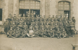 CPA PHOTO - Régiment à LISIEUX - La 10 ème Compagnie ( Il Me Semble ! ) - War 1914-18