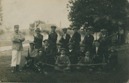 CPA PHOTO -  50 BEAUMONT - Les Villageois Aux Fusils - Guerre 14 / 18 - Beaumont