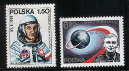 POLAND 1978 (DATE VARIETY) 1ST POLE IN SPACE COSMOS INTERKOSMOS Set Of 2 MNH Flight Space Travel - Neufs