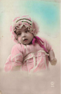 FANTAISIE - Bébé - Fille - Robe - Chapeau Atypique - Carte Postale Ancienne - Neonati
