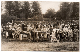 Groupe Avec Vélos Fleuris. Carte Photo Non Située. (62?, 76?, 80?) - Karneval - Fasching