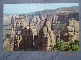 COLORADO NATIONAL MONUMENT  MONOLITH PARADE - Autres & Non Classés