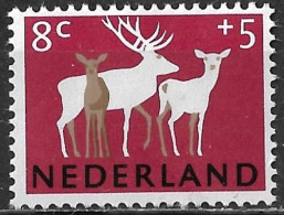 Bruine Punt Boven De Kop Van Het Kalf In 1963 Zomerzegels Dieren 8 + 5 Ct NVPH 813 Ongestempeld - Abarten Und Kuriositäten