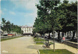 Le Faouet - 1972 - Hôtel De La Croix D'Or - La Place # 12-21/29 - Faouët