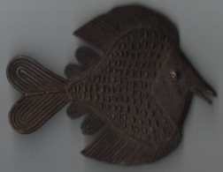 Presse Papier Poisson En  Bronze  Africain  10 Cm X  8.5 Cm - Bronces