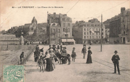 FRANCE - Le Tréport - La Place De La Batterie - Animé - Carte Postale Ancienne - Le Treport