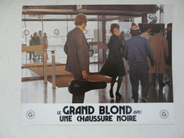 AFFICHETTE De FILM (21 X 27 Cm) :  LE GRAND BLOND AVEC UNE CHAUSSURE NOIRE - Pierre RICHARD - Affiches