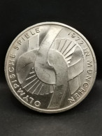 10 DEUTSCHE MARK ARGENT 1972 F STUTTGART JO DE MUNICH VUE PARTIELLE ANNEAUX ALLEMAGNE / GERMANY SILVER - 10 Mark