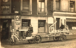 St Quentin * Carte Photo * Automobile Appareil Marque Type ? Devant Café De L'Horloge A. DELVILLE * Rue De Cambrai - Saint Quentin