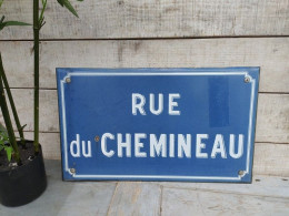 Ancienne Plaque De Rue Émaillée RUE DU CHEMINEAU / Train SNCF Chemin De Fer. - Emailschilder (ab 1960)