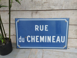 Ancienne Plaque De Rue Émaillée RUE DU CHEMINEAU / Train SNCF Chemin De Fer. - Placas Esmaltadas (desde 1961)