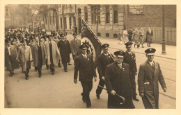 Ww2 Ou Avant * Carte Photo Guerre 39/45 War * Berlin Germany * Défilé Nazi Naeis , Drapeau Croix Gammée * Hitler - Oorlog 1939-45