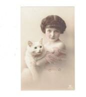 XB1156 JEUNE FILLE, ENFANT, GIRL FAMOUS MODEL KATHERINE ASHTON WITH WHITE CAT RPPC - Ritratti