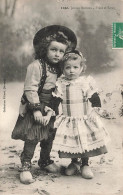 FOLKLORE - Costumes - Jeunes Bretons - Frère Et Sœur - Carte Postale Ancienne - Costumes