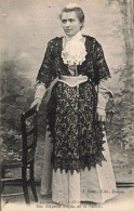 FOLKLORE - Costumes D'Ille Et Vilaine - Une  élégante Coiffée De La Caliole - Carte Postale Ancienne - Kostums