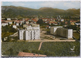 GANGES (34/Hérault) - Beau Rivage / Immeubles Et Colline En Arrière Plan - Ganges