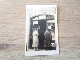 Delcampe - CPA PHOTO COMMERCE EPICERIE MERCERIE FEMMES VITRINE - Geschäfte