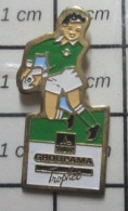 2822 Pin's Pins / Beau Et Rare / SPORTS / RUGBY TROPHEE GROUPAMA - Rugby