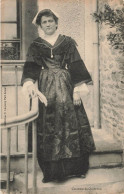 FRANCE - Quiberon - Une Femme En Costume De Quiberon - Carte Postale Ancienne - Quiberon